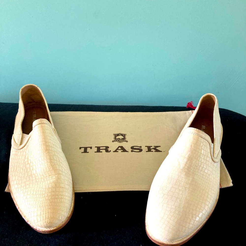 Fabulous Trask slightly off-white croc embossed leather loafer
